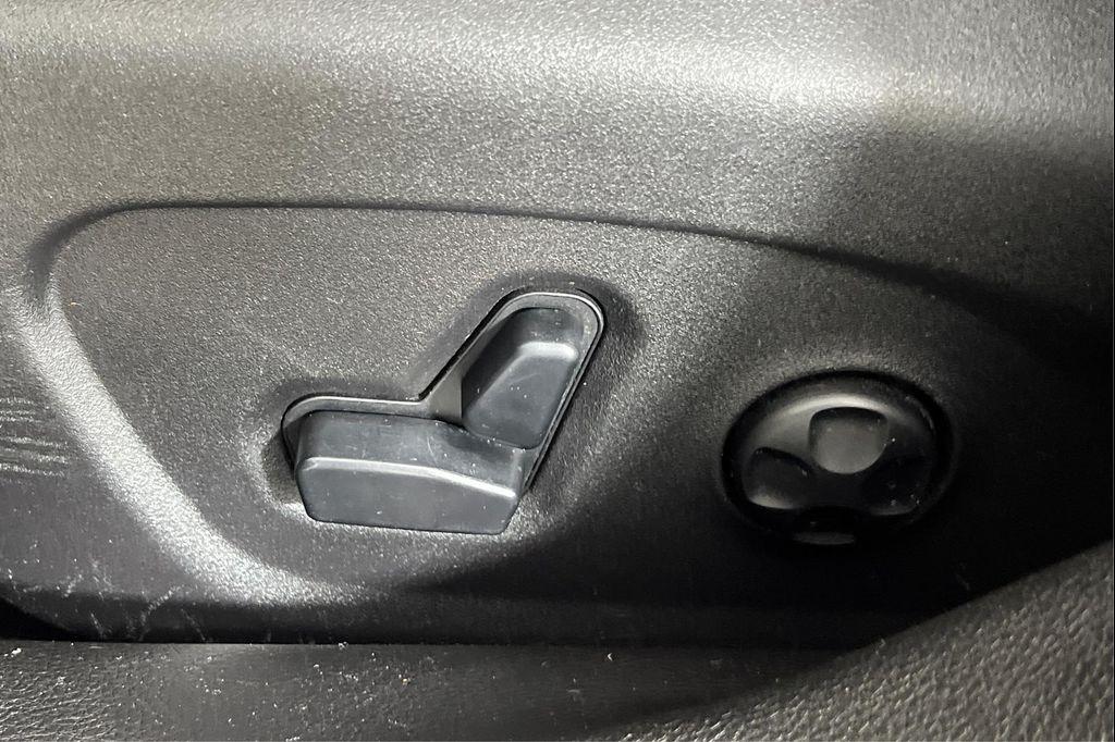 used 2015 Chrysler 200 car, priced at $10,995