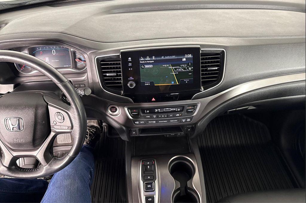 used 2021 Honda Pilot car, priced at $39,995