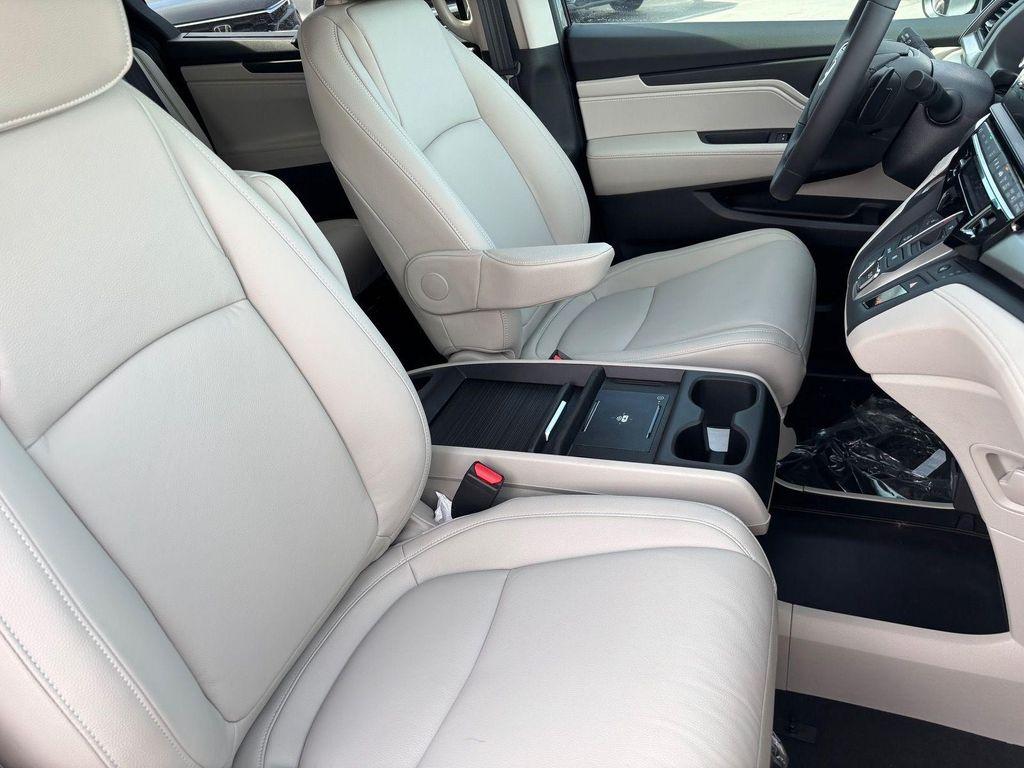 new 2026 Honda Odyssey car, priced at $42,912