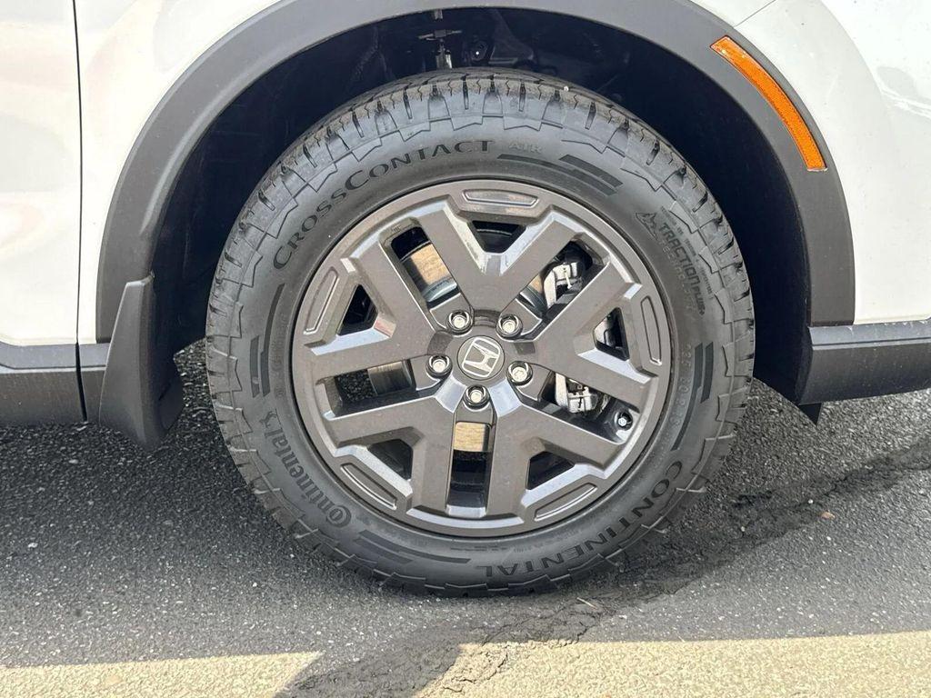 new 2026 Honda CR-V Hybrid car, priced at $39,332