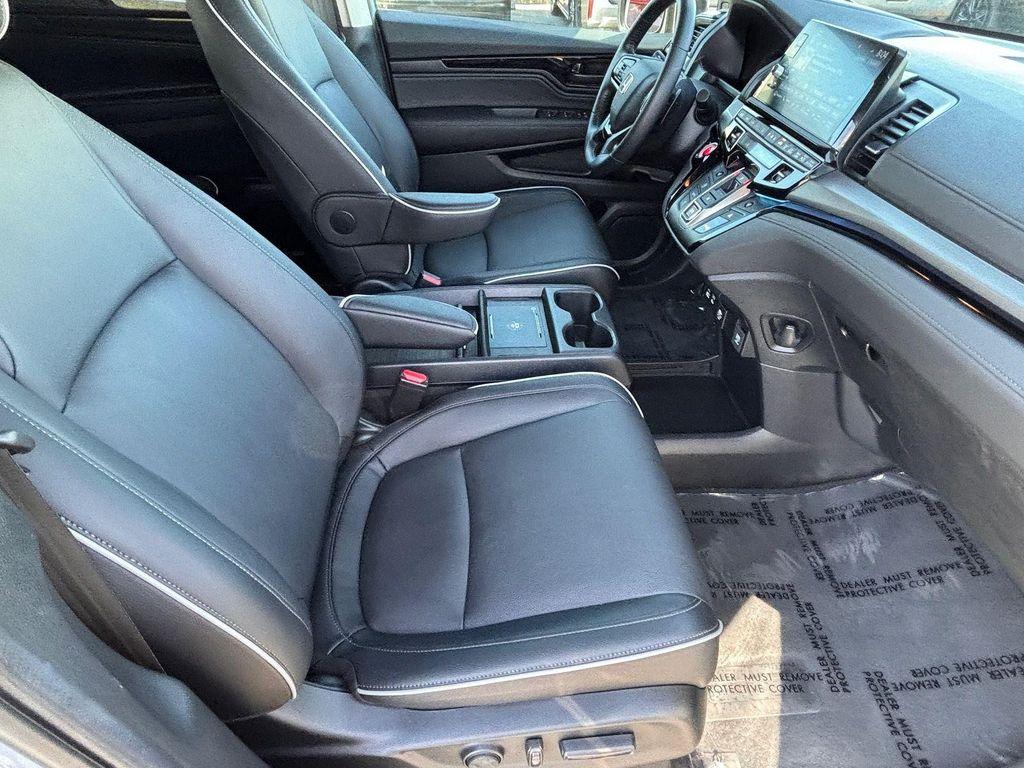 used 2025 Honda Odyssey car, priced at $40,850