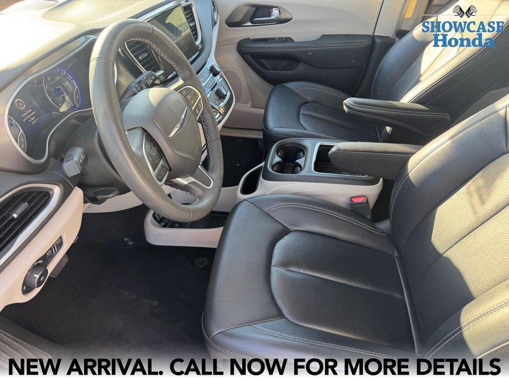 used 2024 Chrysler Pacifica car, priced at $27,500