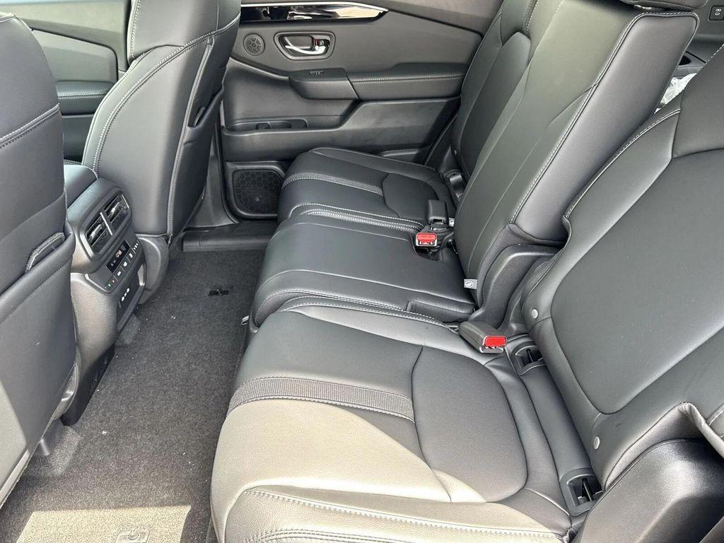 new 2025 Honda Pilot car, priced at $45,124