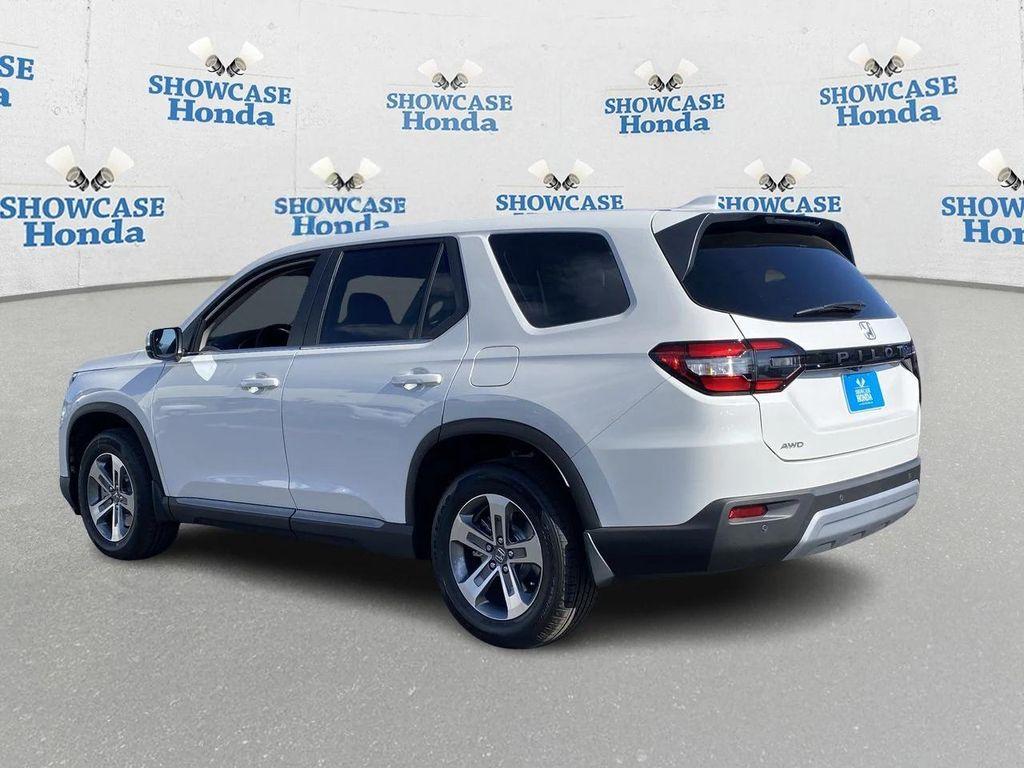 new 2025 Honda Pilot car, priced at $45,124