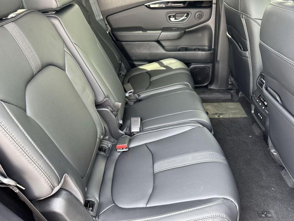 new 2025 Honda Pilot car, priced at $45,124