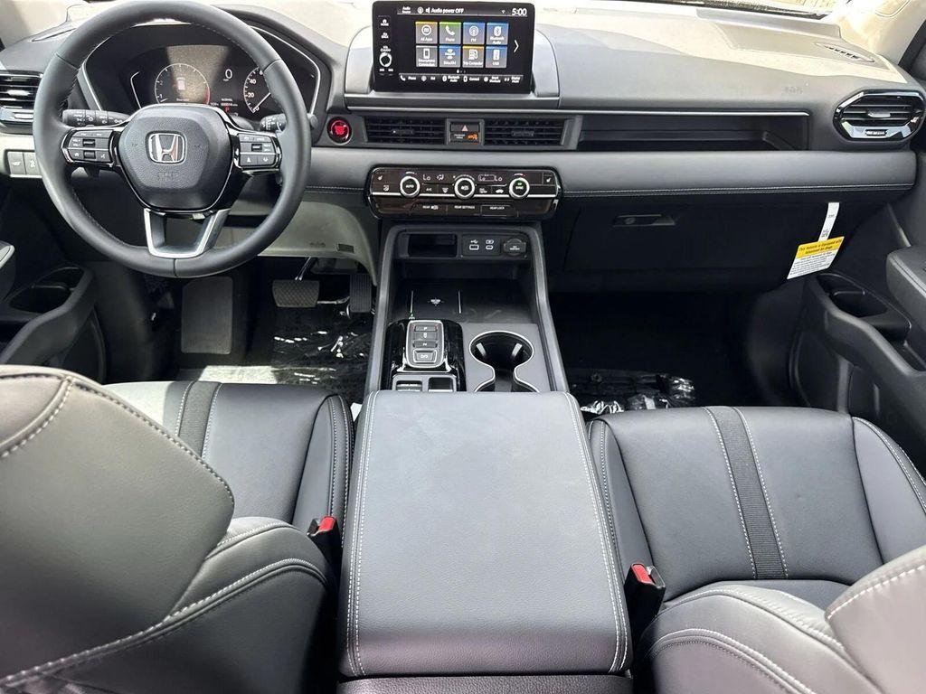 new 2025 Honda Pilot car, priced at $45,124
