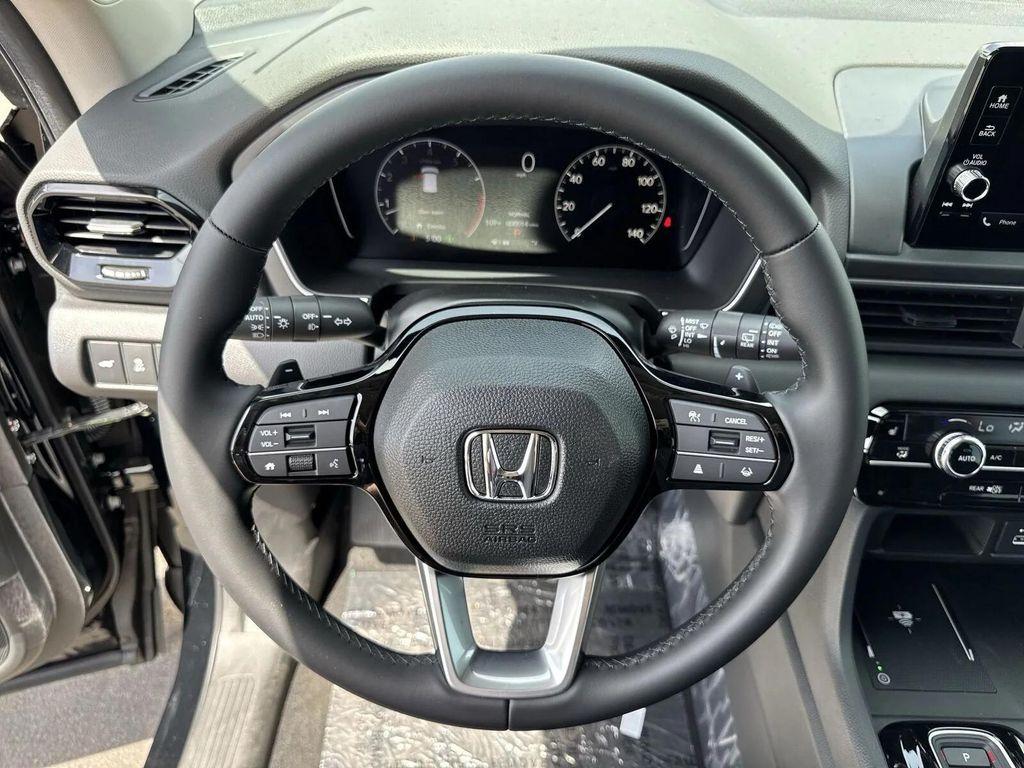 new 2025 Honda Pilot car, priced at $45,124