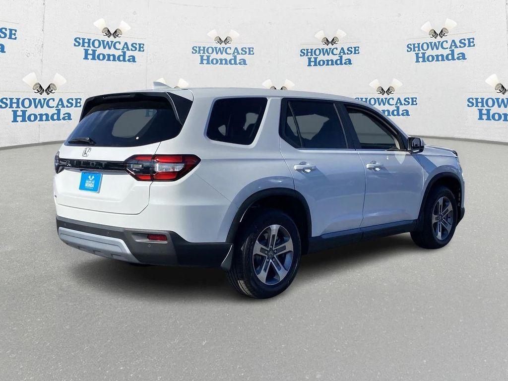 new 2025 Honda Pilot car, priced at $45,124