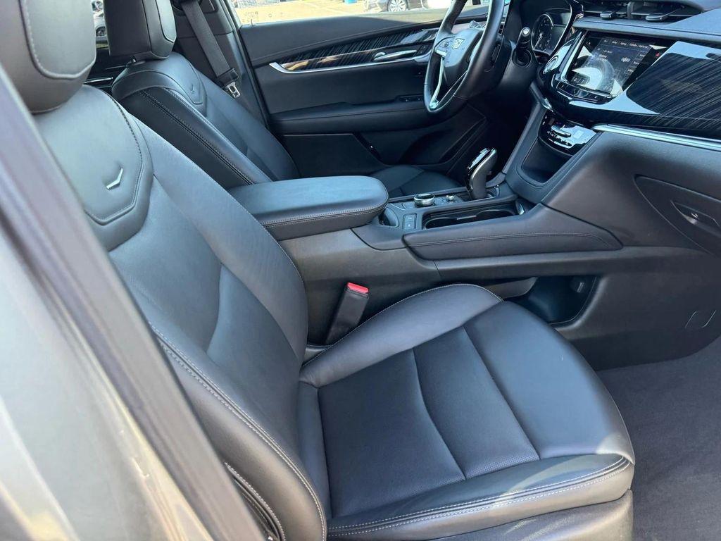 used 2025 Cadillac XT6 car, priced at $37,900