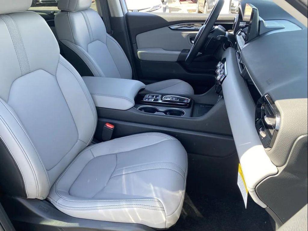 new 2025 Honda Pilot car, priced at $48,162