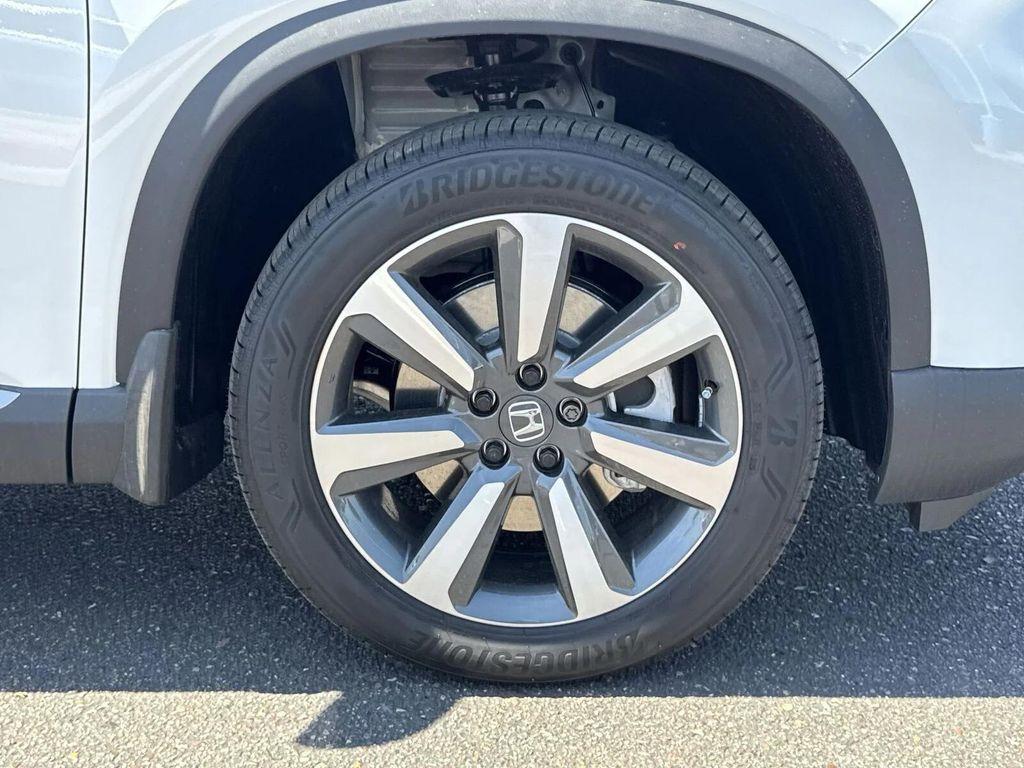 new 2025 Honda Pilot car, priced at $48,709