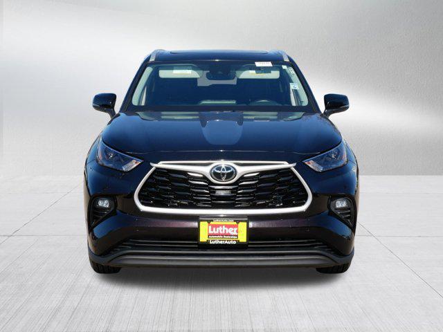 used 2022 Toyota Highlander car, priced at $35,348