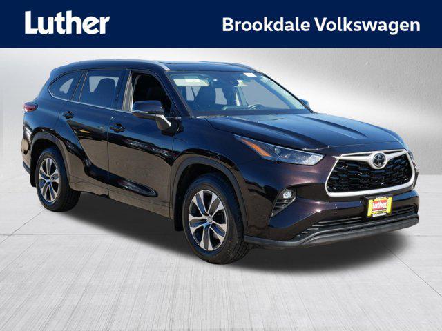 used 2022 Toyota Highlander car, priced at $35,348