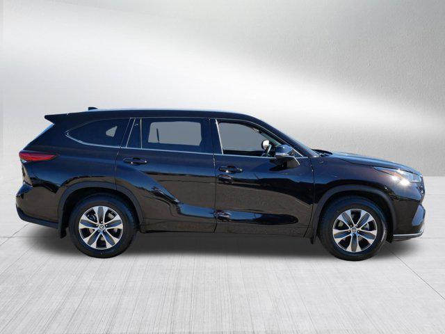 used 2022 Toyota Highlander car, priced at $35,348