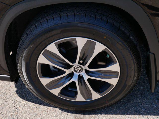 used 2022 Toyota Highlander car, priced at $35,348