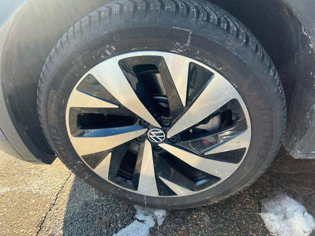 used 2022 Volkswagen ID.4 car, priced at $21,997