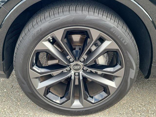 used 2025 Audi Q7 car, priced at $61,995