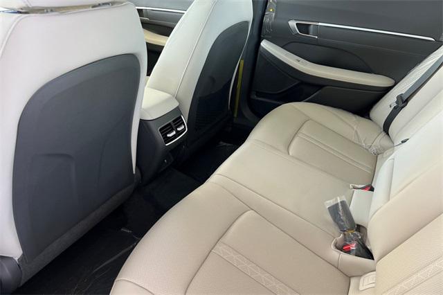 new 2025 Hyundai Sonata Hybrid car, priced at $34,060