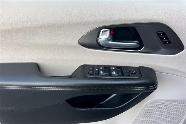 used 2024 Chrysler Pacifica car, priced at $26,690