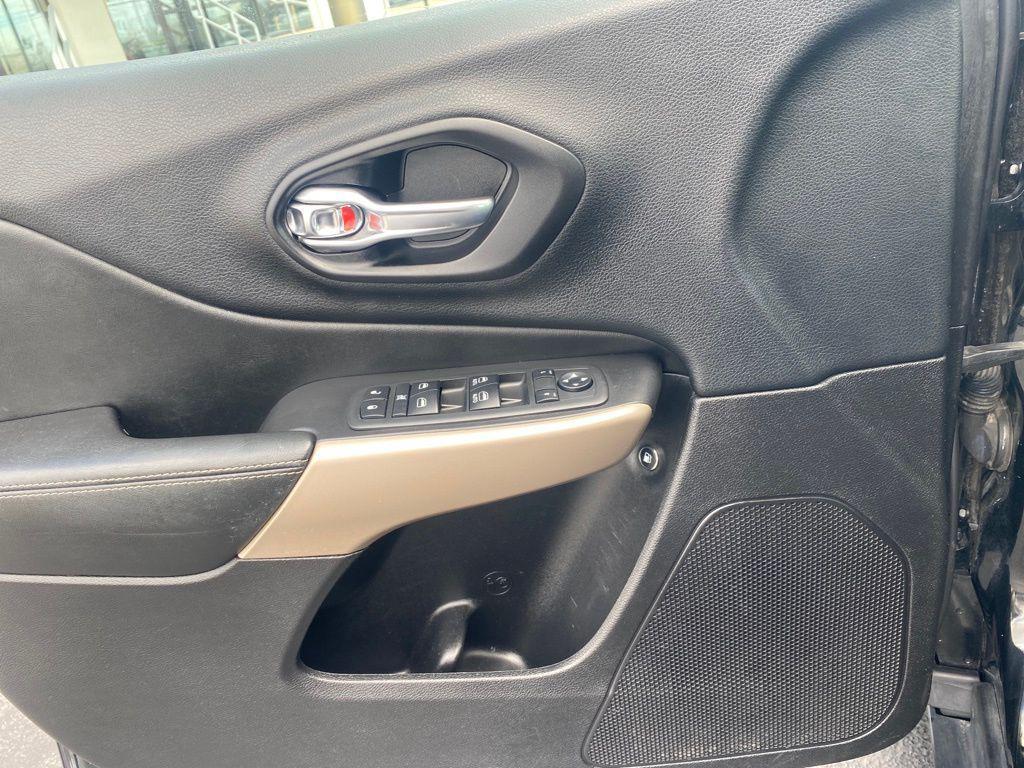 used 2018 Jeep Cherokee car, priced at $14,662