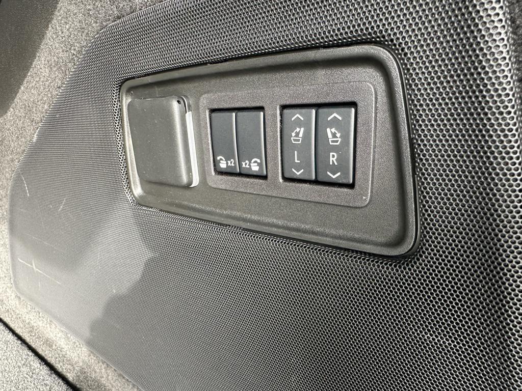 used 2024 Cadillac Escalade ESV car, priced at $87,399