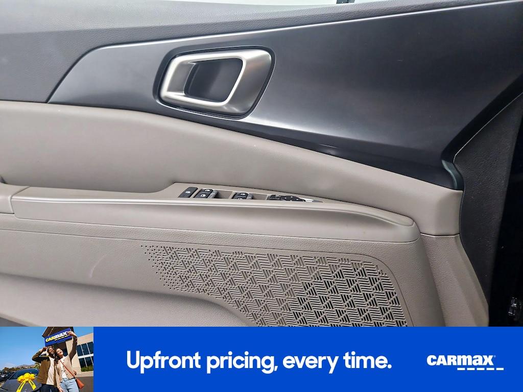 used 2025 Kia Carnival car, priced at $33,998