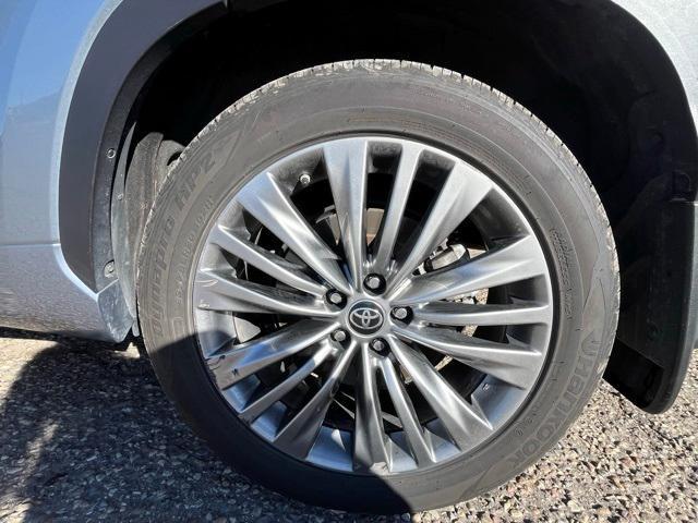 used 2022 Toyota Highlander Hybrid car, priced at $42,971