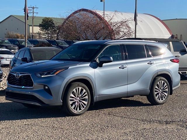 used 2022 Toyota Highlander Hybrid car, priced at $42,971