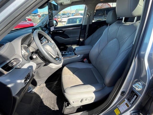 used 2022 Toyota Highlander Hybrid car, priced at $42,971