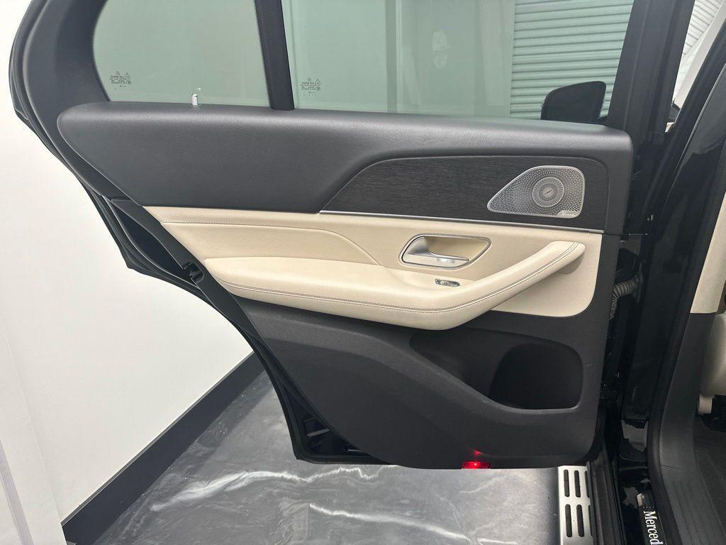 Mercedes-Benz GLE view 14