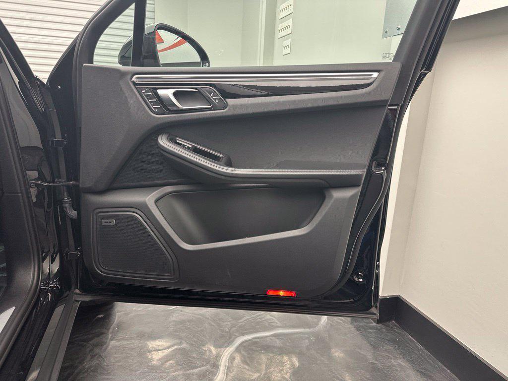 Porsche Macan view 10