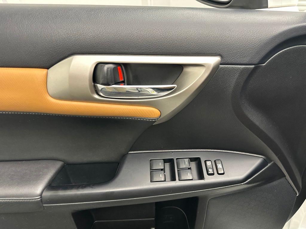 Lexus CT view 24