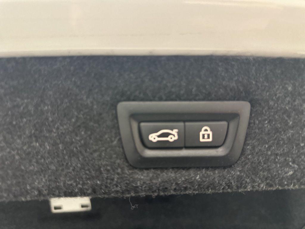 BMW 5 Series view 27
