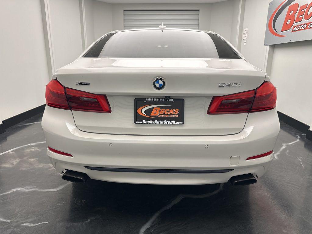 BMW 5 Series view 25