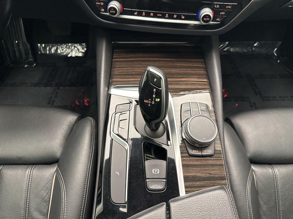 BMW 5 Series view 21