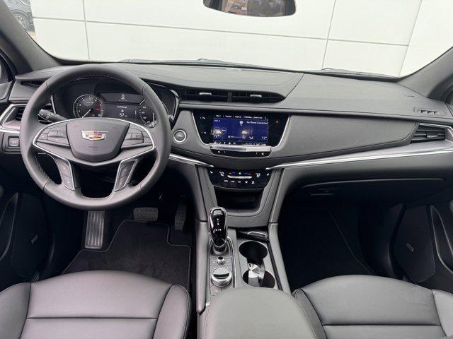 new 2025 Cadillac XT5 car, priced at $45,690