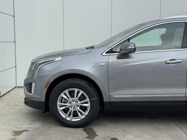 new 2025 Cadillac XT5 car, priced at $45,690