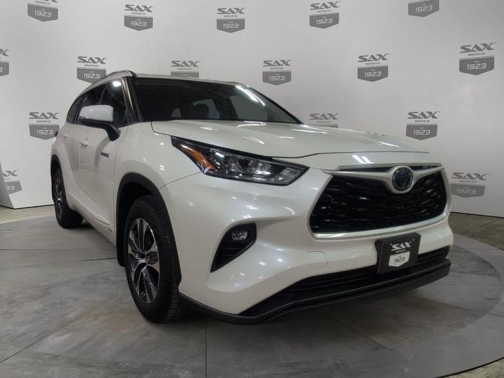 used 2020 Toyota Highlander Hybrid car, priced at $26,995