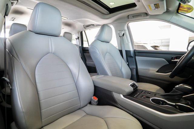 used 2021 Toyota Highlander car, priced at $28,629