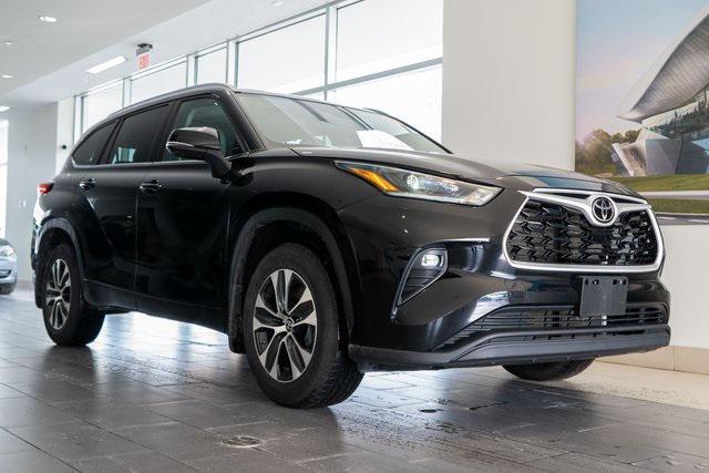 used 2021 Toyota Highlander car, priced at $28,629