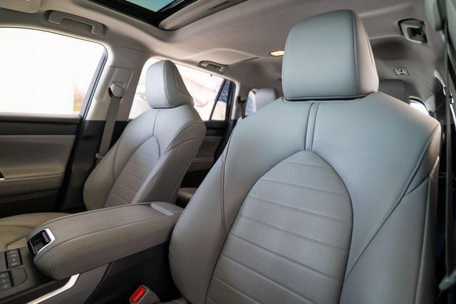 used 2021 Toyota Highlander car, priced at $28,629