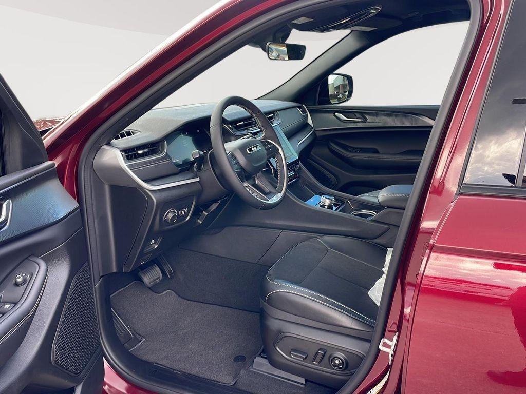 new 2025 Jeep Grand Cherokee car, priced at $38,366