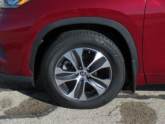 used 2020 Toyota Highlander car, priced at $26,900