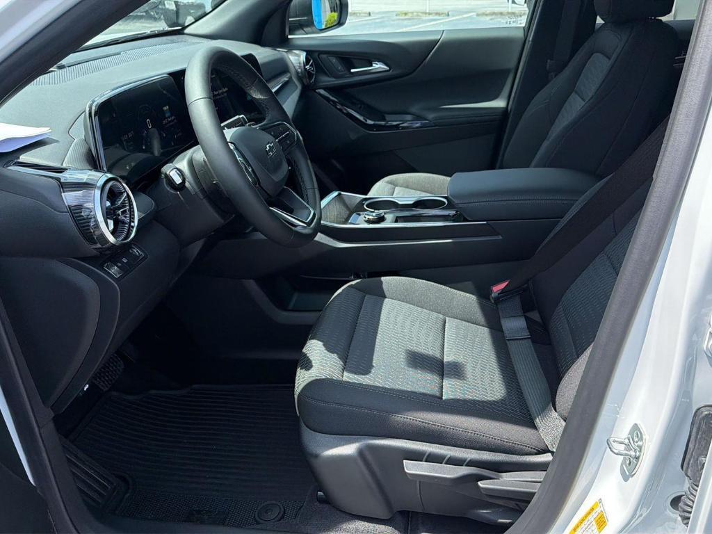 new 2026 Chevrolet Equinox car, priced at $32,205
