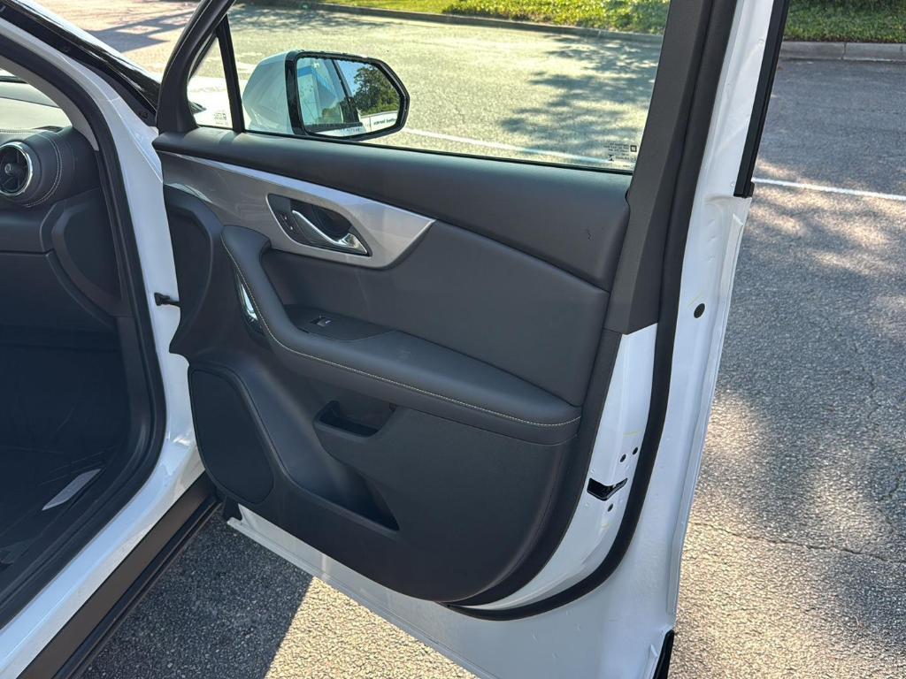 new 2025 Chevrolet Blazer car, priced at $32,780