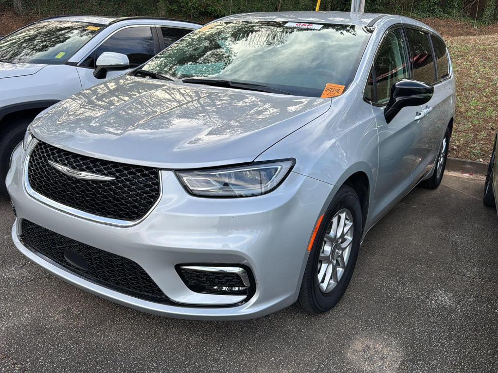used 2024 Chrysler Pacifica car, priced at $31,999
