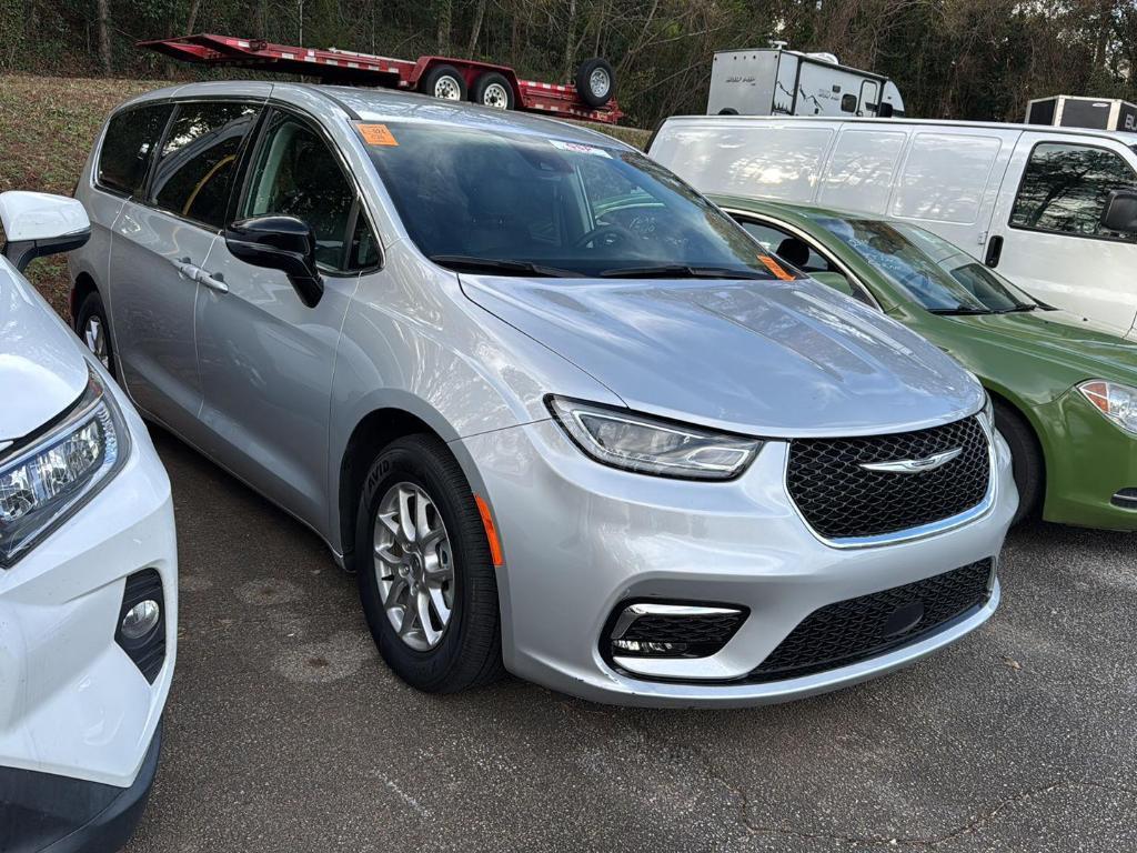 used 2024 Chrysler Pacifica car, priced at $31,999