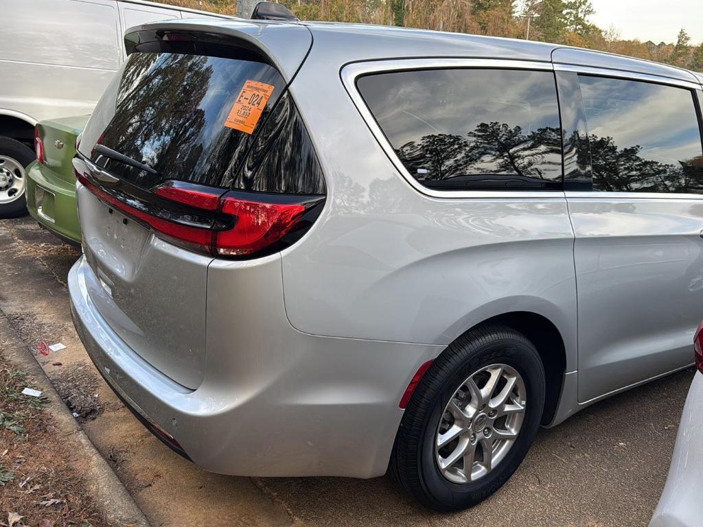 used 2024 Chrysler Pacifica car, priced at $31,999