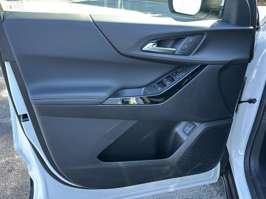 new 2026 Chevrolet Equinox car, priced at $29,290