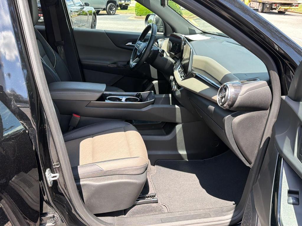 used 2025 Chevrolet Equinox car, priced at $25,998